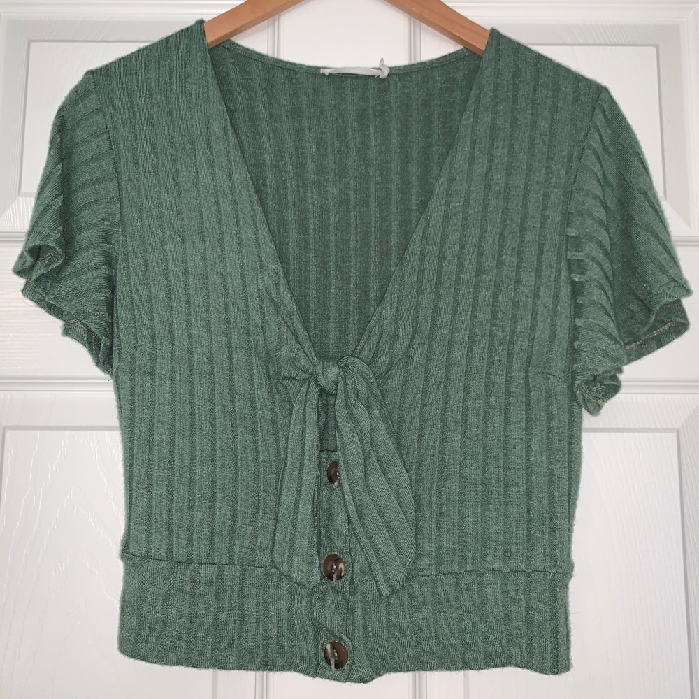 Lush ribbed button-down crop top